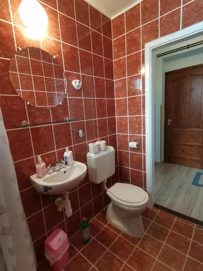 Rózsa Apartman Gyula Exterior foto