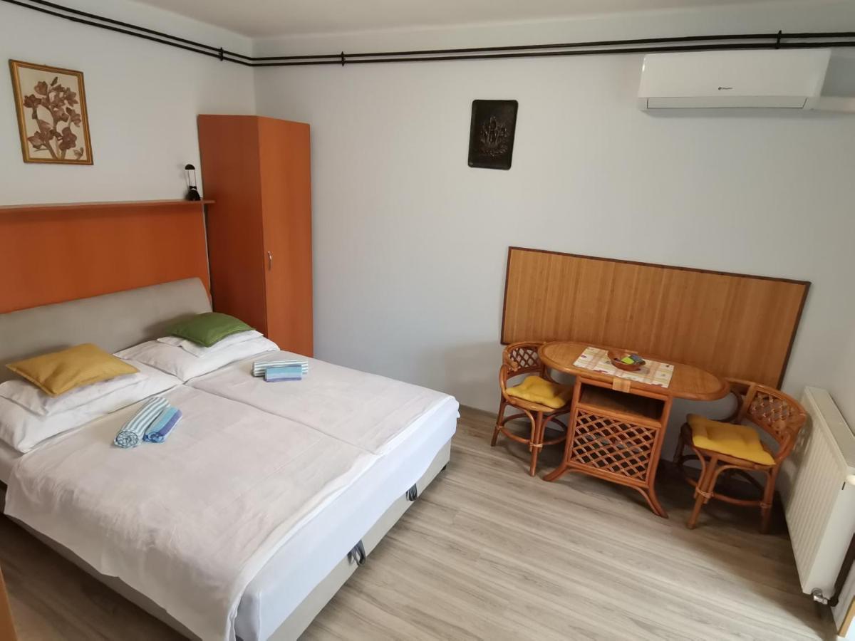 Rózsa Apartman Gyula Exterior foto